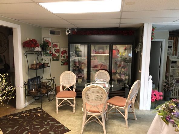 819 S Main St, Harrisburg, IL 62946